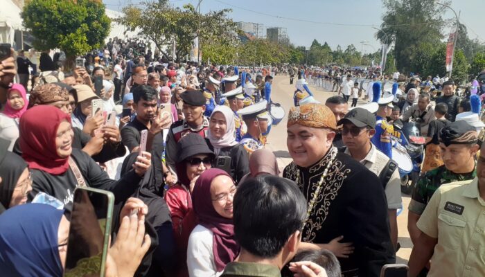 Turun Menyapa Warga saat Helaran Budaya HJB di Pakansari, Warga: Sehat-sehat Bapak Rudy Susmanto