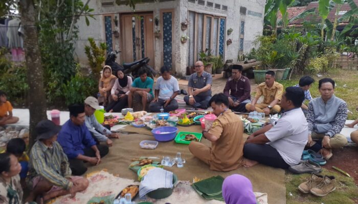 Setiap Selesai Pembangunan, Warga Desa Tegal Kemang Adakan Syukuran di Tengah Jalan