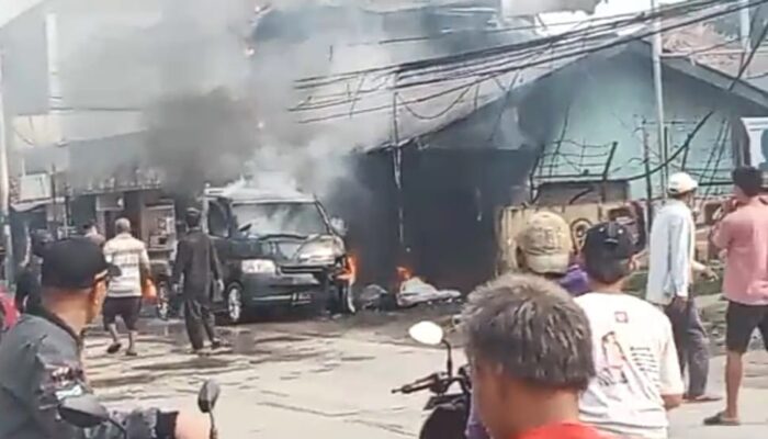 Diduga Alami Korsleting Listrik, Mobil Pikap Terbakar di Rumpin