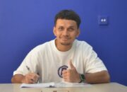 Hamra Hehanussa Resmi Gabung Persib Bandung