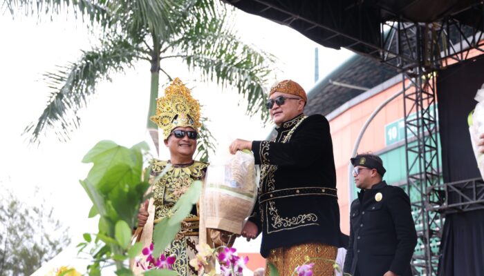 Raja Muara Beres Serahkan “Upeti” Kepada Raja Pajajaran