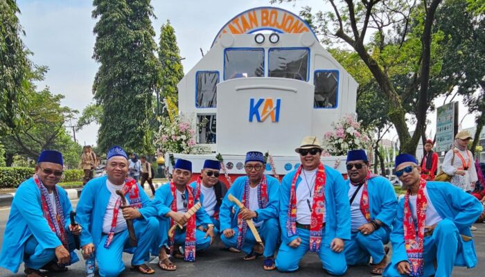 Keren! Pemcam Bojonggede Bawa Gerbong Kereta Api untuk Meriahkan Helaran Budaya HJB