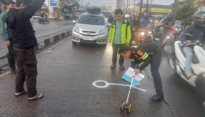 Hilang Konsentrasi, Pemotor di Parung Tewas Usai Tertabrak Pikap