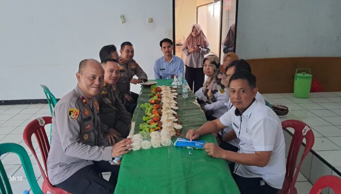 Peringati Hari Bhayangkara ke-79, Polsek dan Pemcam Kemang Ngaliwet Bareng