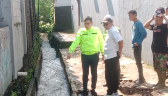 Tinjau Pembangunan Gorong-gorong Penyebab Banjir di Cileungsi, Ketua DPRD Sastra Winara Minta Dilebarkan