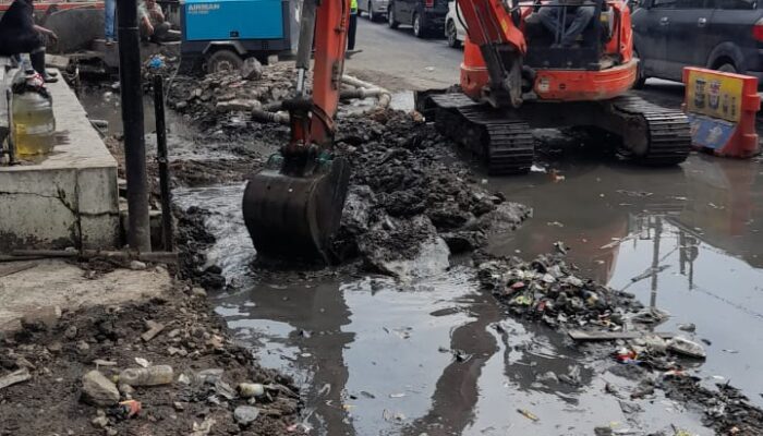 Berkat Kerja UPT Jajem Wilayah 2 Ciawi, Genangan Air di Simpang Taman Safari Puncak Sudah Surut